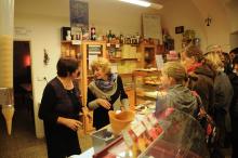 Místní cukrárna otevřela jen pro nás