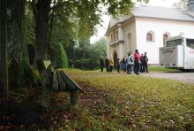 U kostela Narození Panny Marie