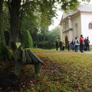 U kostela Narození Panny Marie