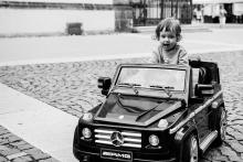 Verunko, a neměla bys sis náhodou hrát spíš s panenkama?