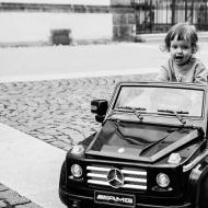 Verunko, a neměla bys sis náhodou hrát spíš s panenkama?