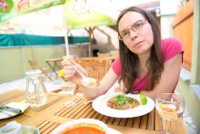 Zdravá restaurace La Karotka v Litoměřicích má nečekaně velkou zahrádku!