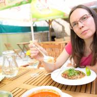 Zdravá restaurace La Karotka v Litoměřicích má nečekaně velkou zahrádku!