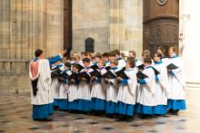 St. John´s college ze Southsea - tito chlapci objíždí se svými notami celou Evropu