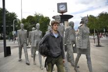 Tom jde vždy s davem