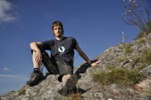 Na skále nad sv. Janem pod Skalou (jeden z mála okamžiků, kdy nás neobtěžovala žádná z místních koz)