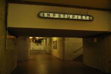 Smíchovské nádraží zatím evidentně nedisponuje ani Burger Kingem ani butiky