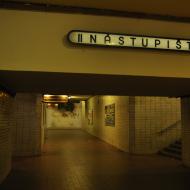 Smíchovské nádraží zatím evidentně nedisponuje ani Burger Kingem ani butiky