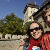 Tom konečně namakal a tak už udrží zrcadlovku v natažené ruce potřebných 10 vteřin