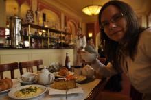 Lenča už je natěšená na vynikající makrobiotický mrkvový koláč s kokosem