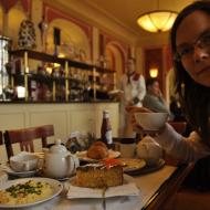 Lenča už je natěšená na vynikající makrobiotický mrkvový koláč s kokosem