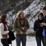 Richard vysvětluje, jaké výhody má hledání kešky v lese s použitím autonavigace s francouzskou průvodkyní 