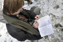 Ostuda! Po deseti letech od maturity už nikdo z nás neuměl periodickou tabulku prvků nazpaměť :-(