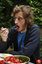 A Tom se kvůli tomu málem zadávil jahodou