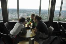 Uvnitř výškové restaurace