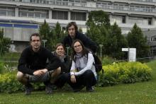 Před fyzikálním ústavem