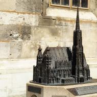 Model se nám narozdíl od skutečného Stephansdomu vešel do hledáčku