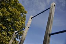 Hrazdy různých výšek