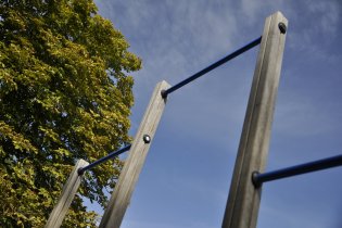 Hrazdy různých výšek