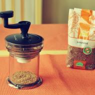 Zkoušeli jste někdy umlít lněná semínka v ručním kafemlýnku?