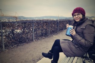 Outdoor večeře s výhledem na jeřáby