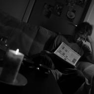 Muž s katalogem knihkupectví Kosmas