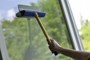 Údajně zázračná stěrka, mýt ale stejně musíte sami