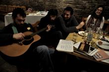 nad ránem již o něco méně spořádaně posloucháme bajky i s poučením od strejdy Lukáše