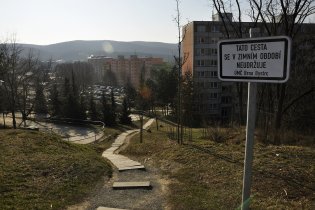 Naše milované schody na zastávku šaliny