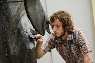 I tento ptáček potřebuje občas pohlazení