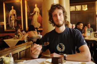 Sacher torte (alias koncentrovaný cukr) v Cafe Central