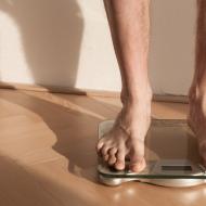 Ranní šok na váze - musím okamžitě začít cvičit... nebo jíst!