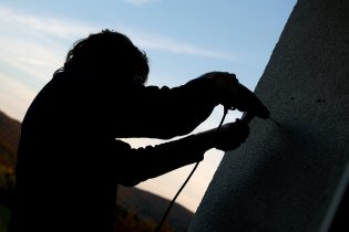 Vrtání do panelu - no znáte lepší způsob trávení sobotního odpoledne?