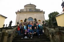 Autobusoví poutníci na Homoli