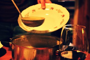 Polívka a dvě deci u Pavelků