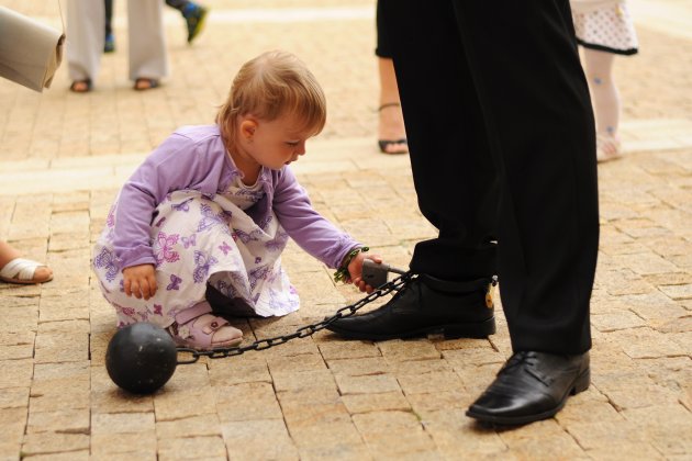 Sonička by tatínkovi ráda pomohla