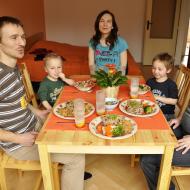 Jídelna v ložnici se osvědčila