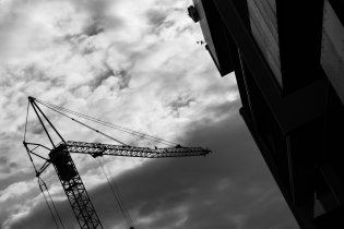 Zde právě vzniká bydlení v těsném sepětí s přírodou, ale přitom jen 5 minut od metra C!