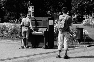 Piána v ulicích (zde na míráku)