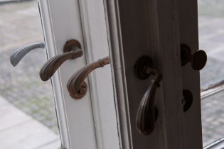 Kdopak asi leští kliky v Místodržitelském paláci?