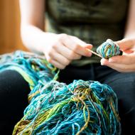 Navinout 250 metrů zašmodrchané příze do úhledného klubíčka není jen tak