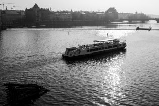 Takhle v sobotu po ránu na Karlově mostě...