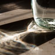 Ze série 'umění od kavárenského stolu'