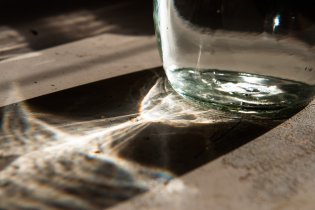 Ze série 'umění od kavárenského stolu'