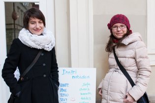 Z dnešní nabídky jsme využili hlavně stolek, židle, a taky teplo