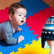 Tuhle čepičku, mámo? Není na ni ještě moc teplo?