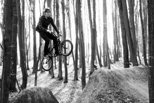 U nás v lese létají kola vzduchem