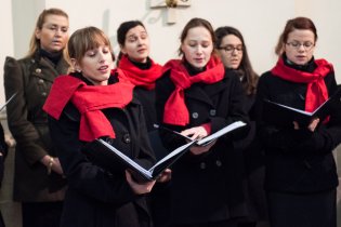 Dómský smíšený sbor válí na závěr vánoční doby