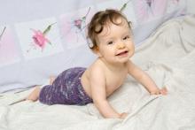 Modelka Verunka pózuje v nových vlňáčcích ve velmi improvizovaném domácím ateliéru