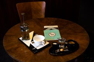 The Cat Café - zajímavý interiér a káva, co se dá pít